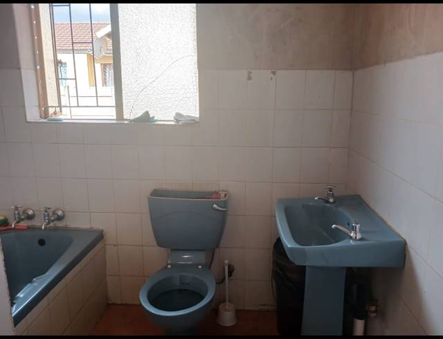 3 BEDROOM HOUSE FOR SALE IN FLORA PARK